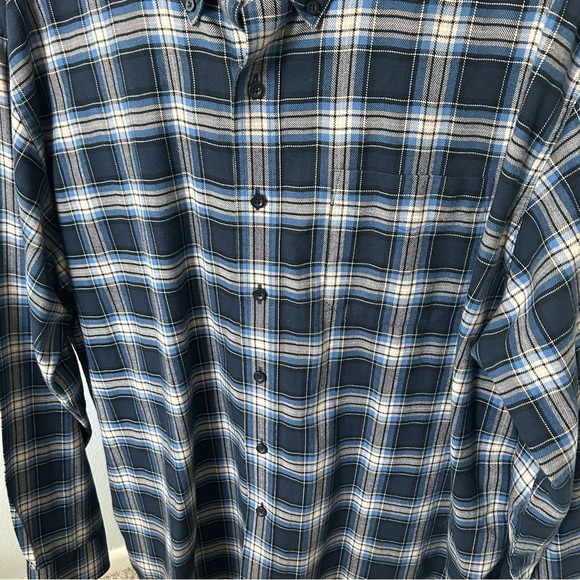 L.L. Bean Men's Navy and Cream Plaid Shirt - Picture 3 of 5